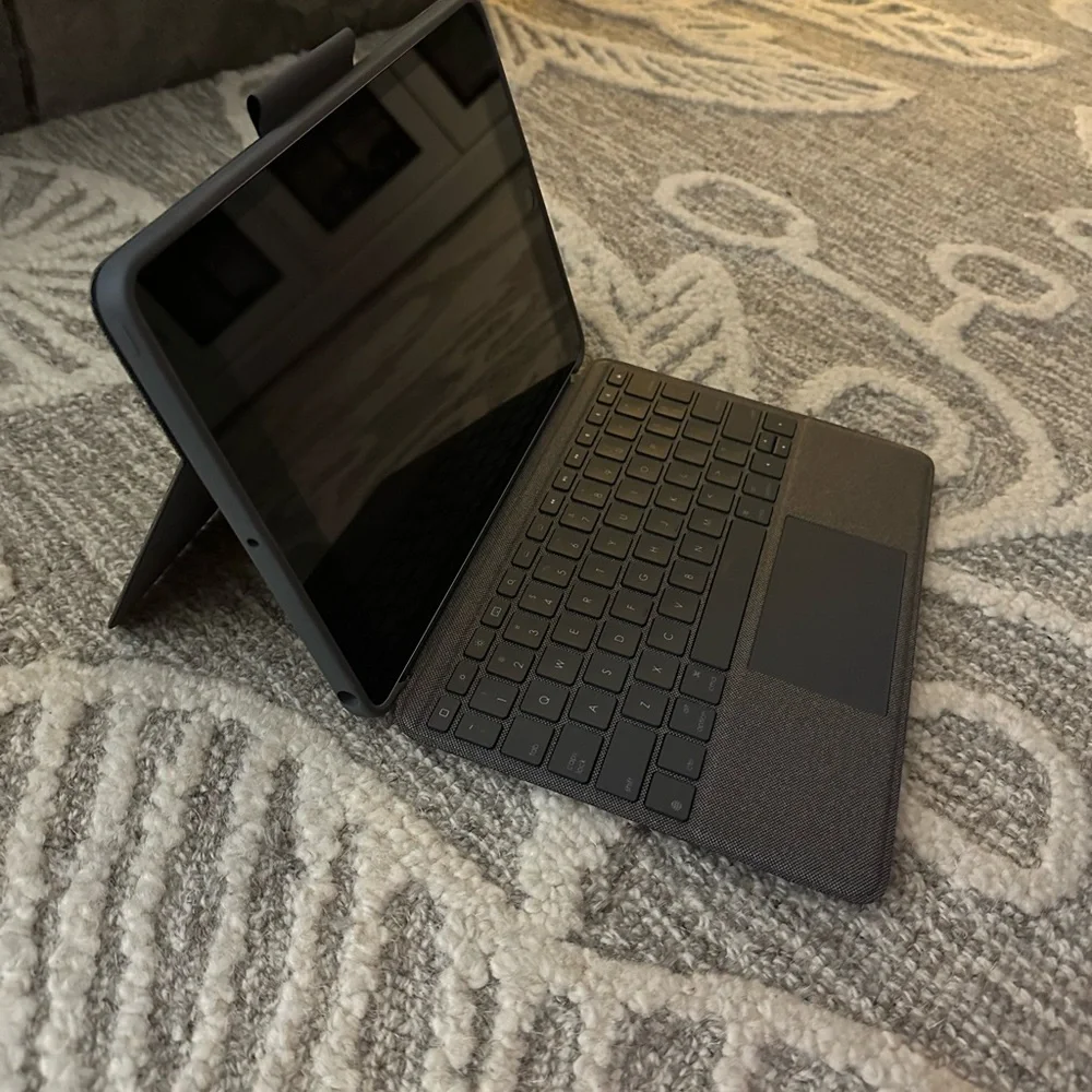 Apple Silver and Black Tablet